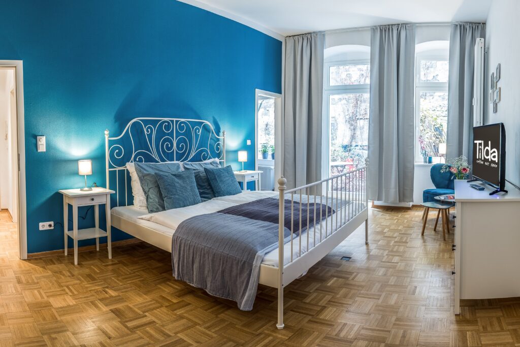 Bett im Tilda Apartment
